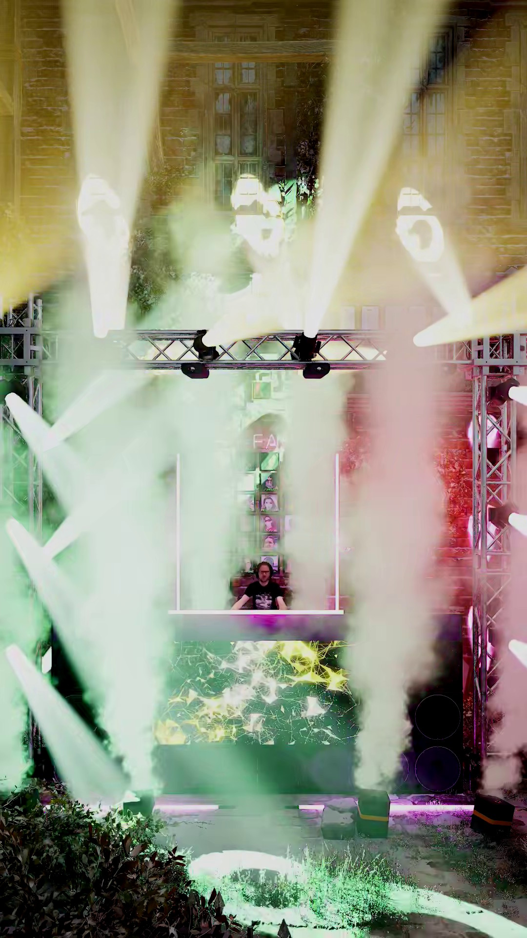 Read more about the article Eldoran’s stage with smoke and lights